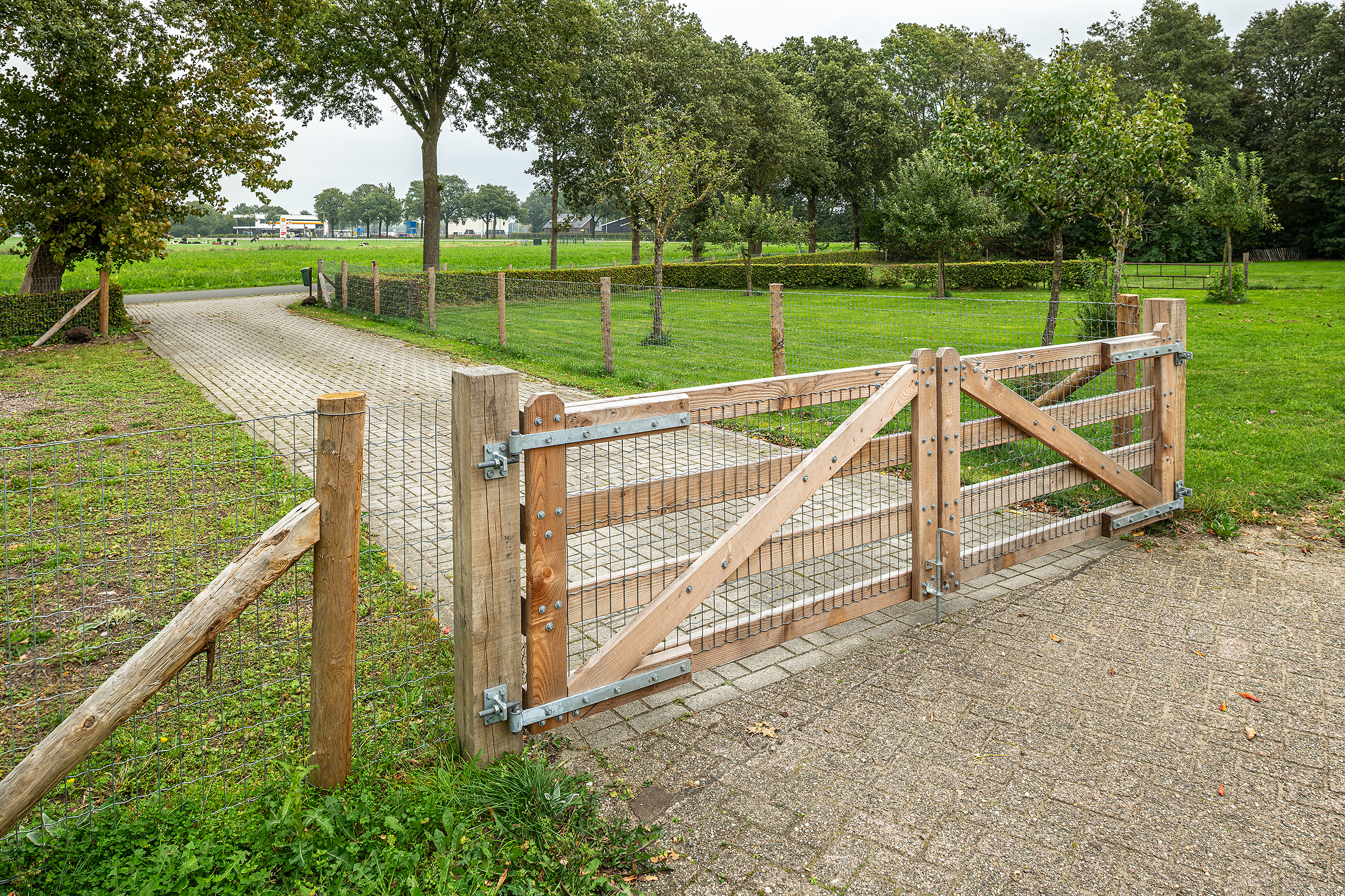 dubbele houten poort
